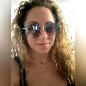 Meet your Posher, Ariel